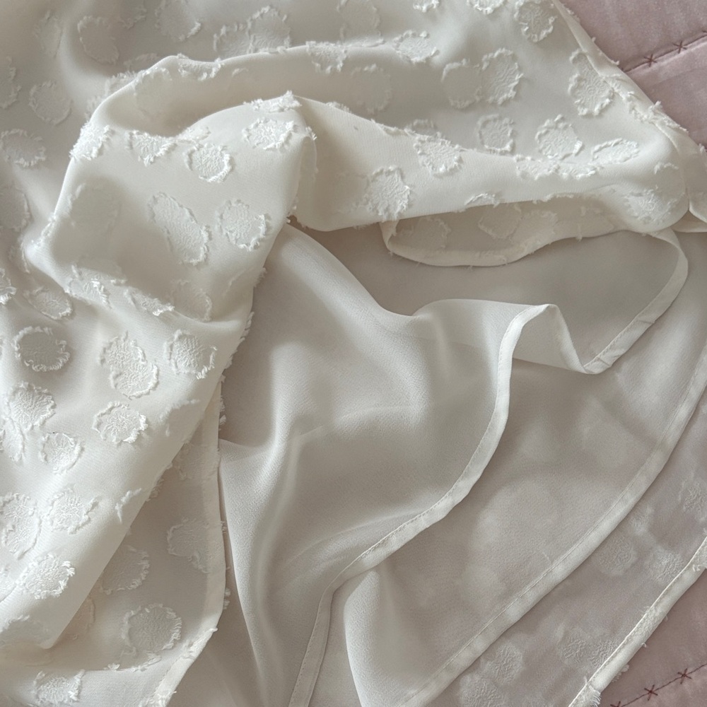 Loft Cream Sleeveless Ruffle Clip Dot Circle Pattern Blouse - Picture 4 of 4